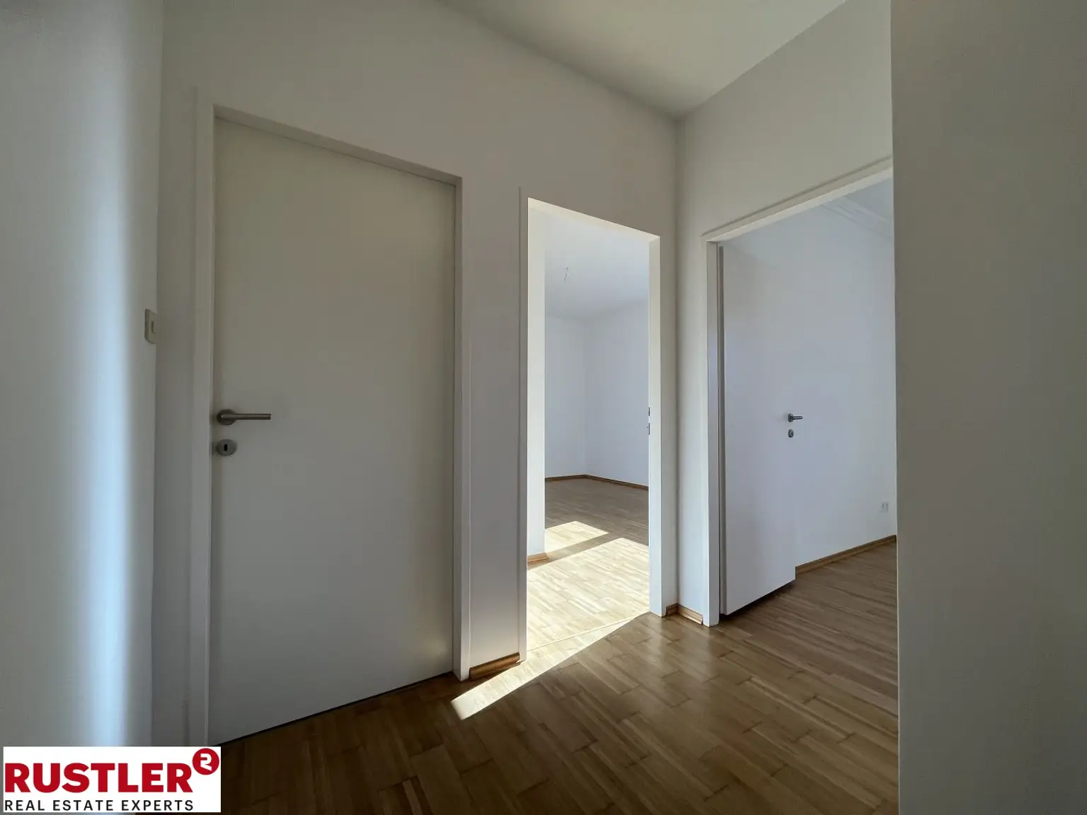 Wohnen zwischen den Schirmföhren mit Blick zum Husarentempel