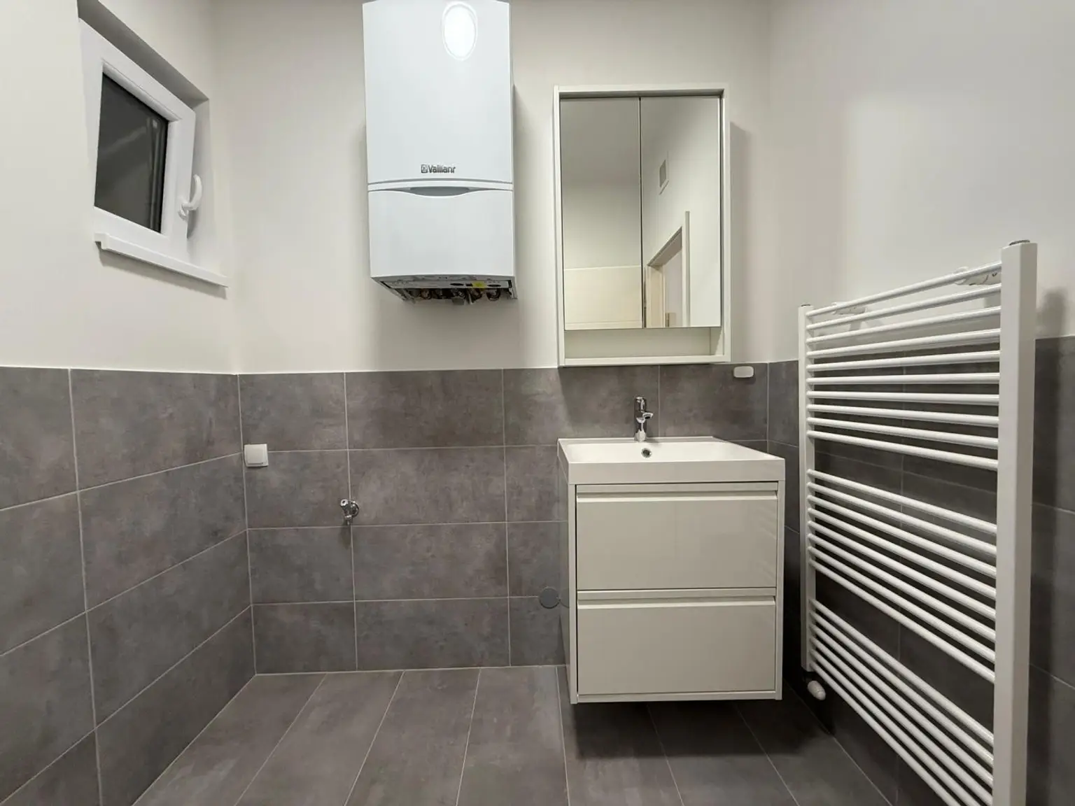 Erstbezug – Modern sanierte 2-Zimmer-Wohnung - Nähe U1