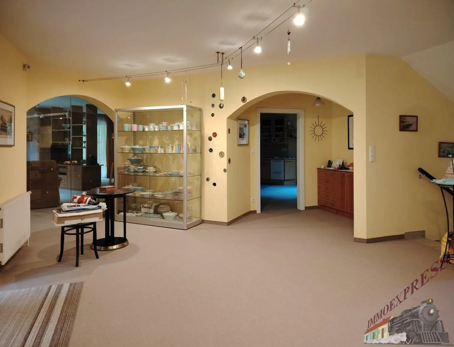 Tolle Villa mit neuer PV-Anlage bietet viel Platz und ruhige, grüne Umgebung – 38 min zur Stadtgrenze Wien!