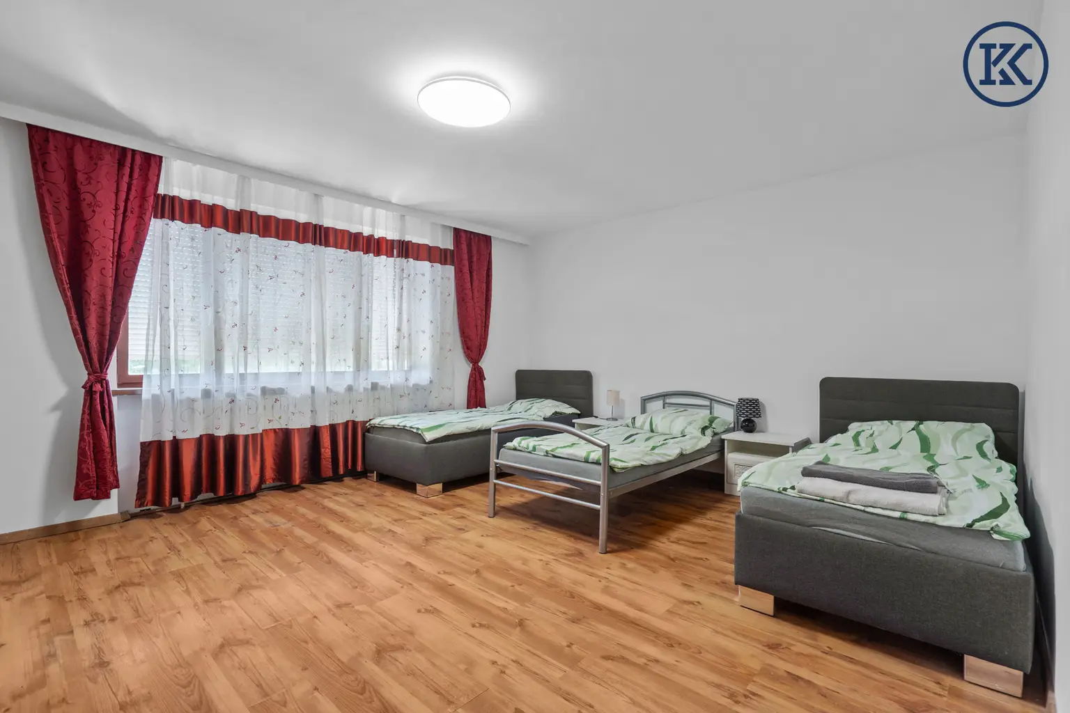 Lebendiges Unternehmen mit monatlichen Einnahmen von 10-12.000€
