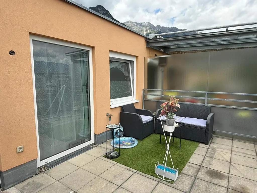 Attraktive  3 Zimmer-Maisonette-Wohnung mit Dachterrasse in Uninähe