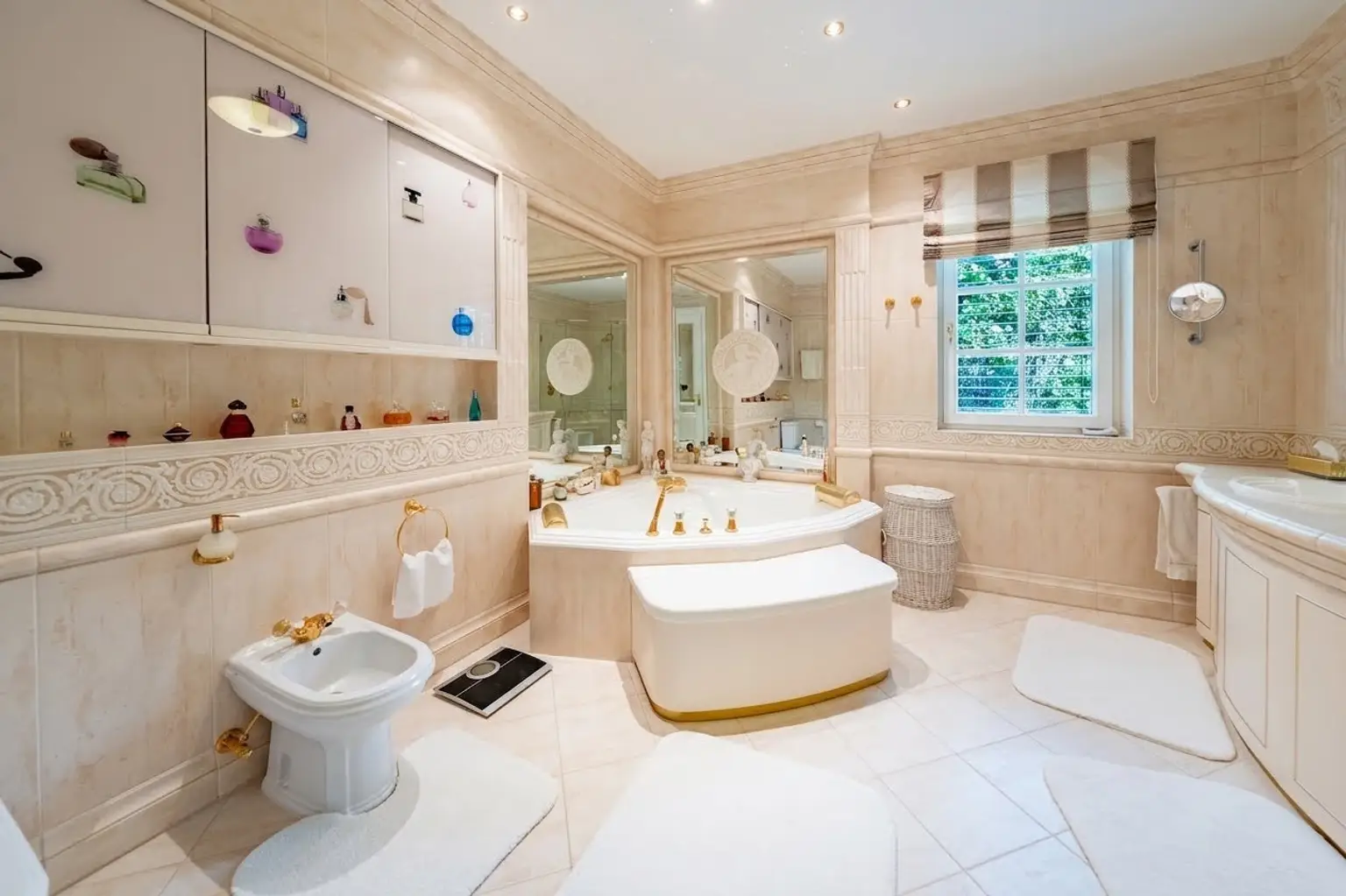 Traumhafte Villa mit Indoor Pool + großem Garten zu verkaufen!