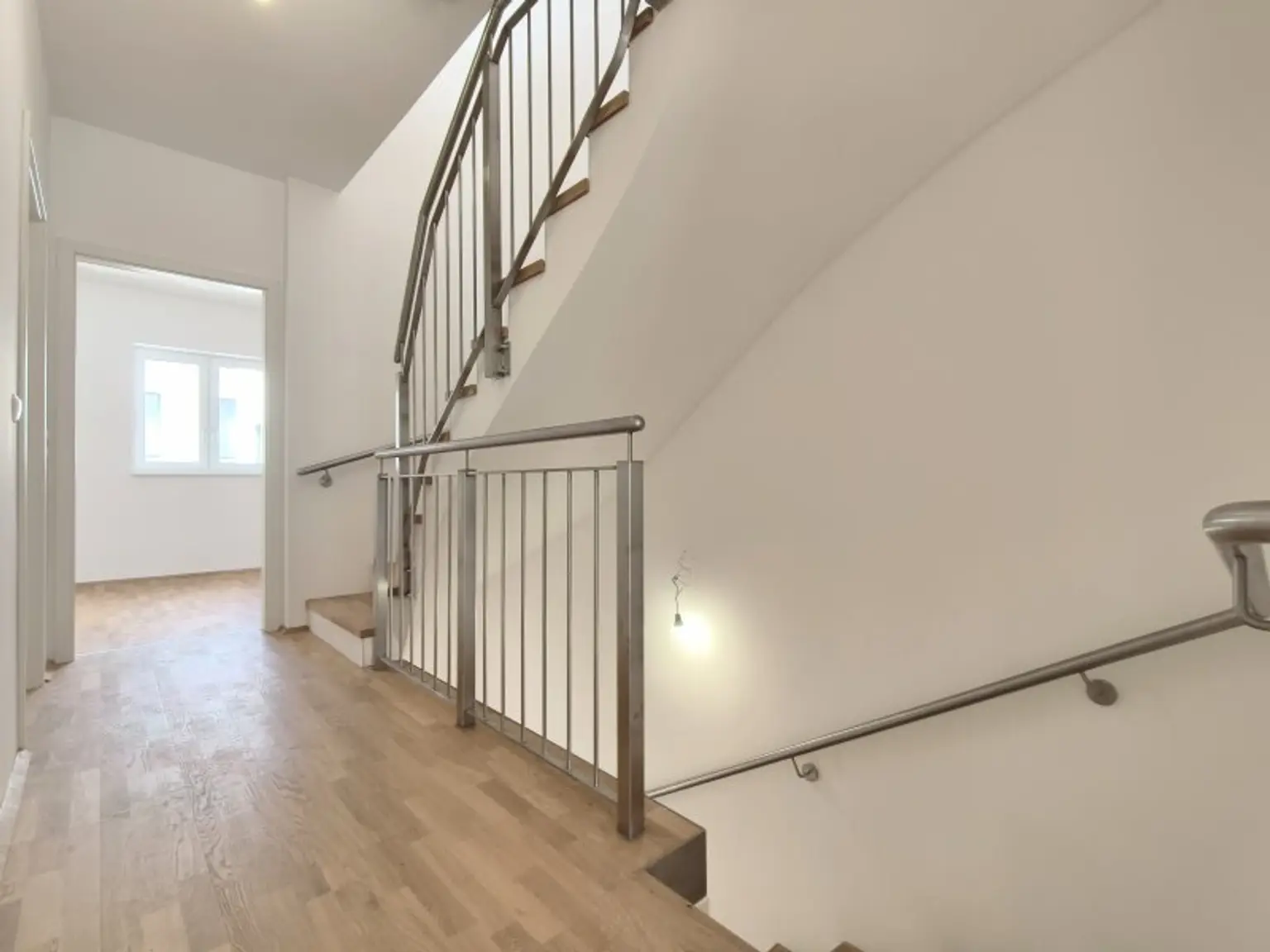 EXKLUSIVES TOWNHAUS AUF EIGENGRUND IN WEIDLING – NATURNAHES WOHNEN MIT STIL - FÜR MENSCHEN MIT ANSPRUCH