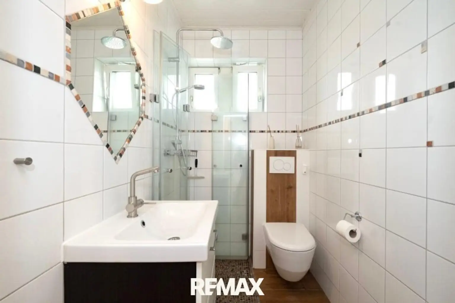 Badezimmer (EG)