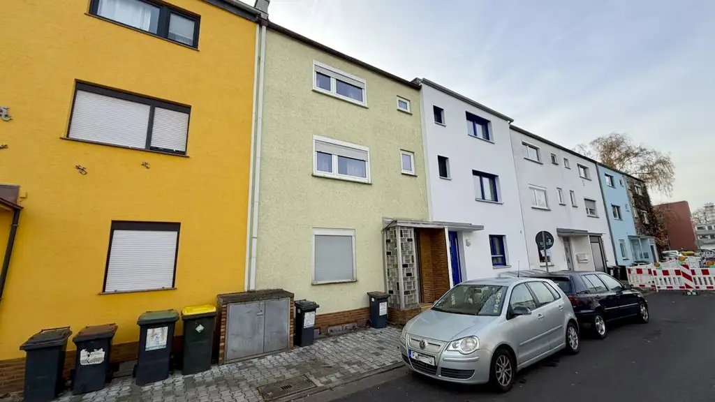 METZ IMMOBILIEN - Handwerker aufgepasst! Großes Mayhaus zum Sanieren.