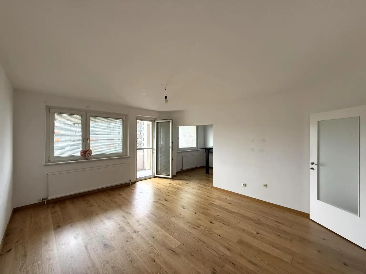 Moderne 2-Zimmer-Eigentumswohnung mit Loggia in absoluter Ruhelage // Modern 2-room condominium with loggia in an absolutely quiet location //