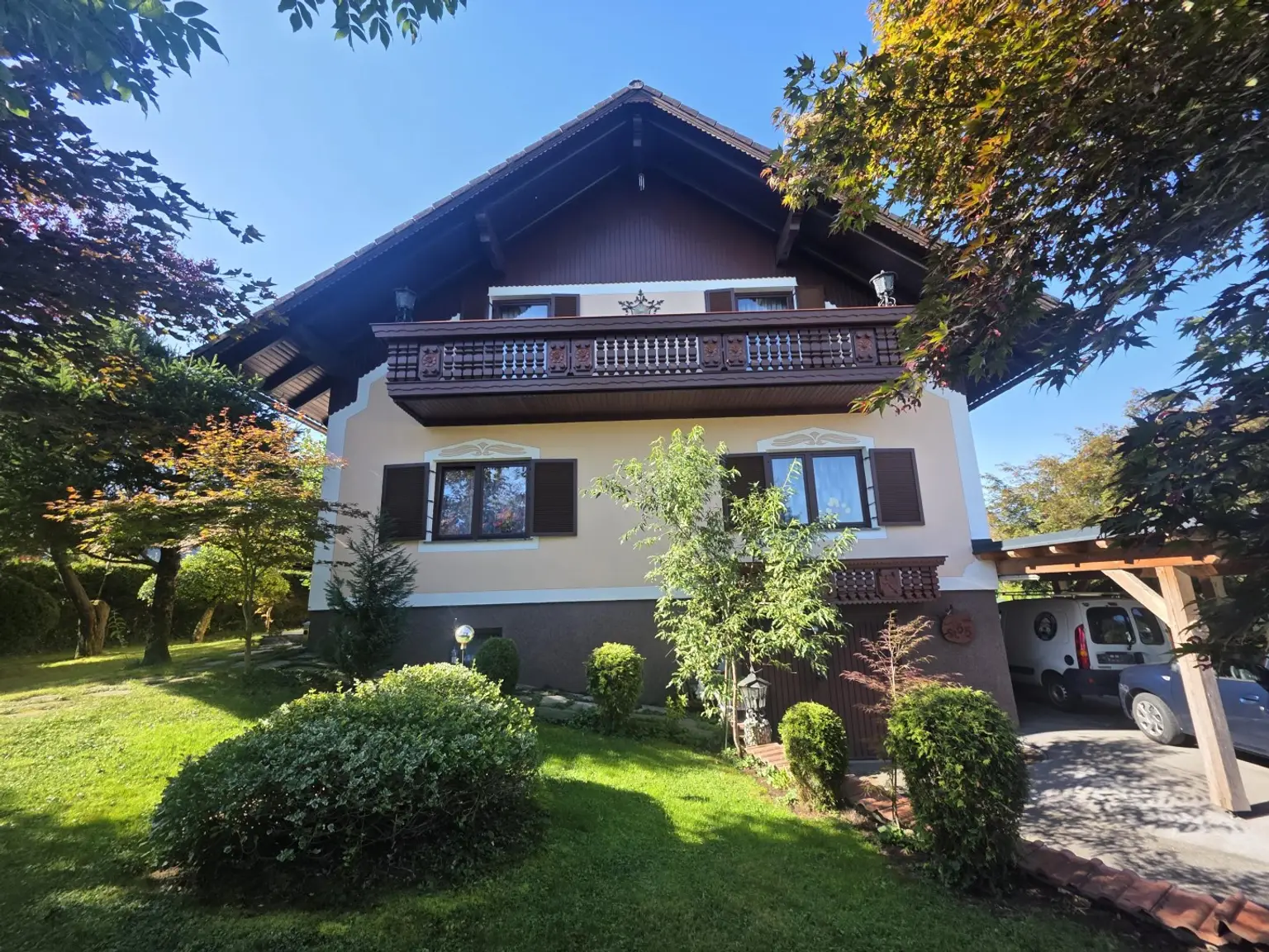 Solides, sauberes, gepflegtes Wohnhaus