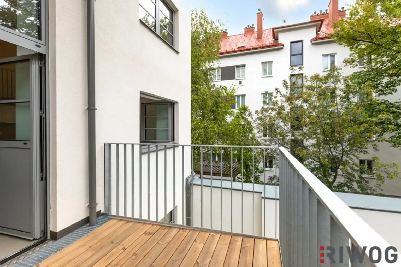 ERSTBEZUG nach Sanierung | Komplett hofseitiges Loft mit Balkon | Raumhöhe bis zu ca. 4,95 m | Büro/Praxis Nutzung und Kurzzeitvermietung möglich