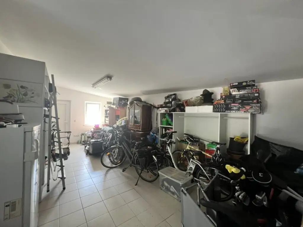 Moderne, zentrumsnahe Familienvilla mit großem Garten in gefragter Grünruhelage (!)