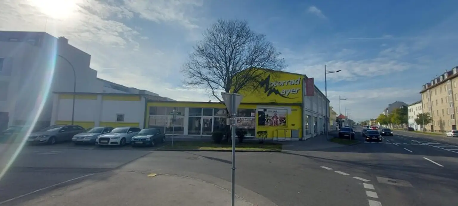 Ehemaliger Schauraum mit Werkstatt