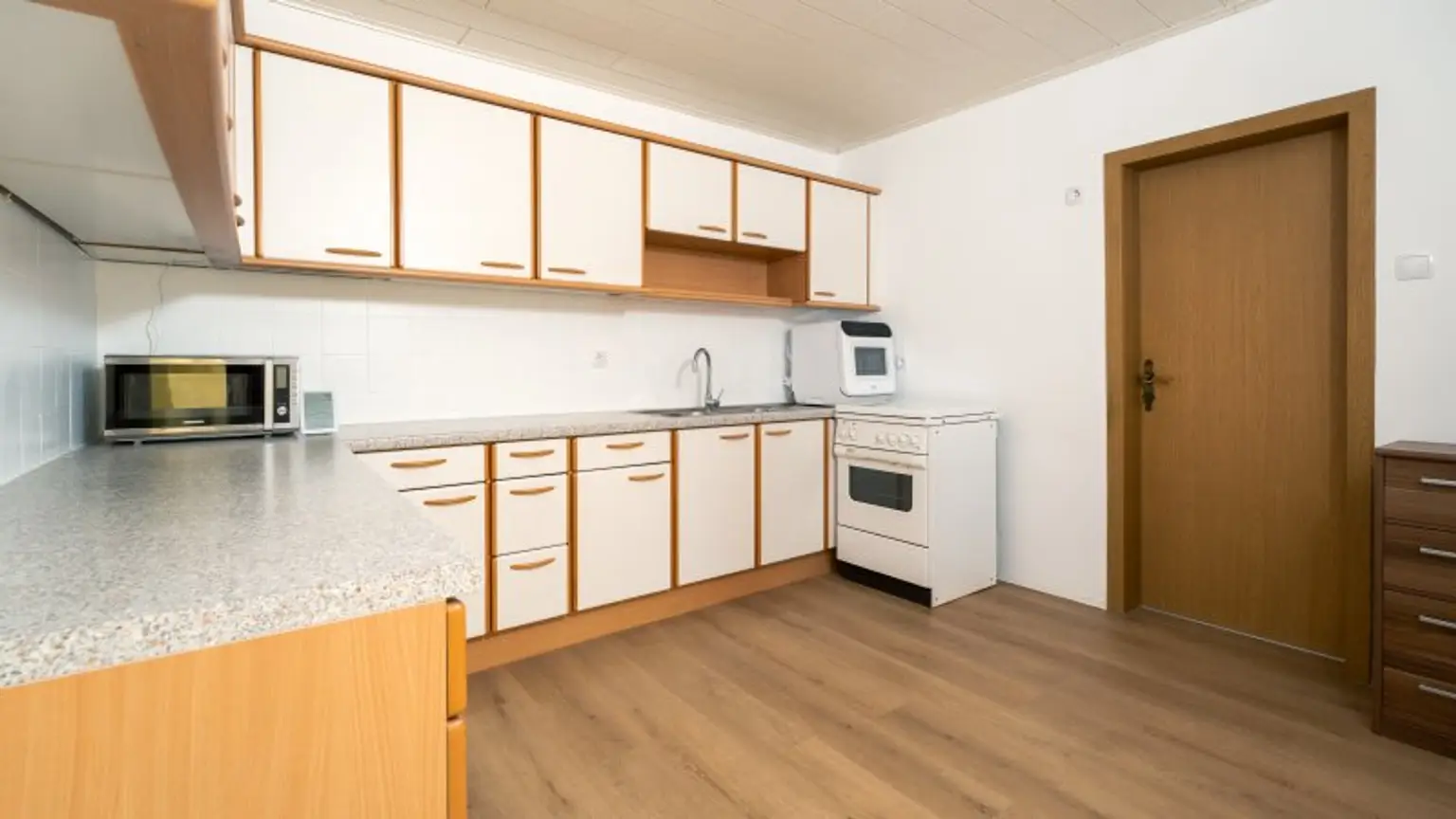 Renoviertes Haus in Loidesthal! Ein Hingucker! Großes Grundstück!