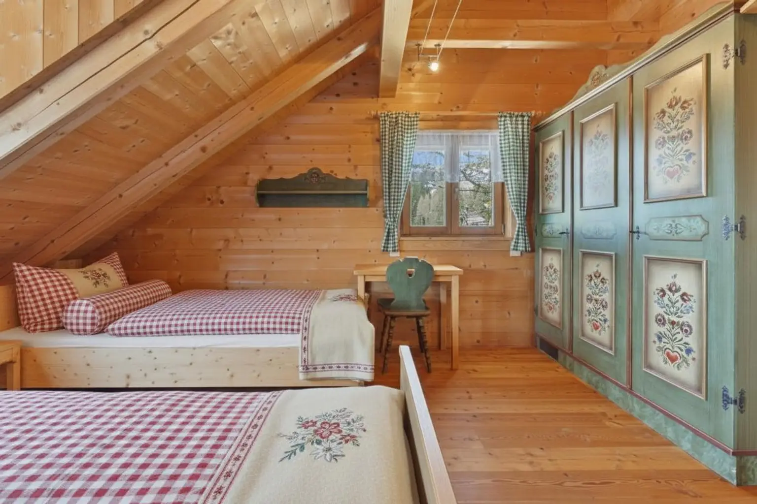 Schlafzimmer 1
