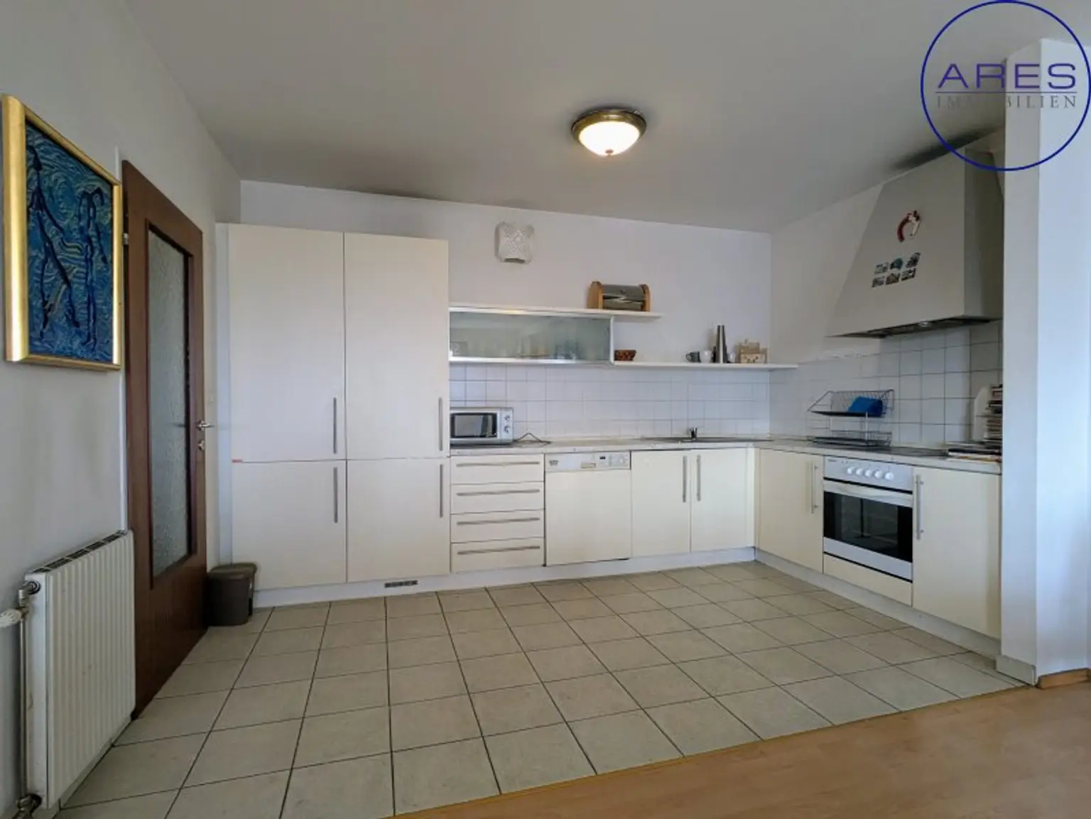 Zentrale Eigentumswohnung mit Loggia, WG-geeignet