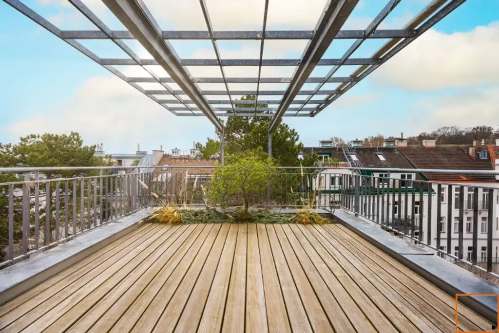 Luftiges Familien-Penthouse mit Ateliercharakter, großen Terrassen und Grünblick