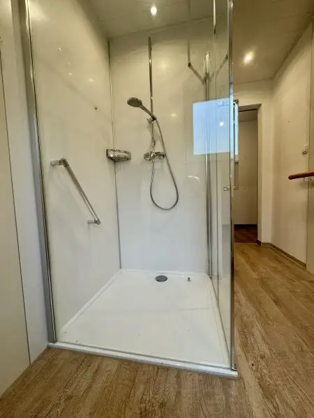 *geräumige 3 Zimmer Wohnung mit extra Küche und Balkon!  Super schöne Aussicht inkludiert!