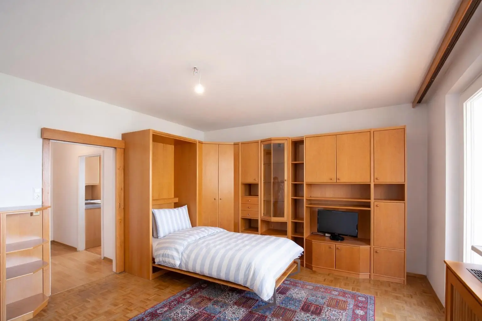 Wohnbereich mit Klappbett