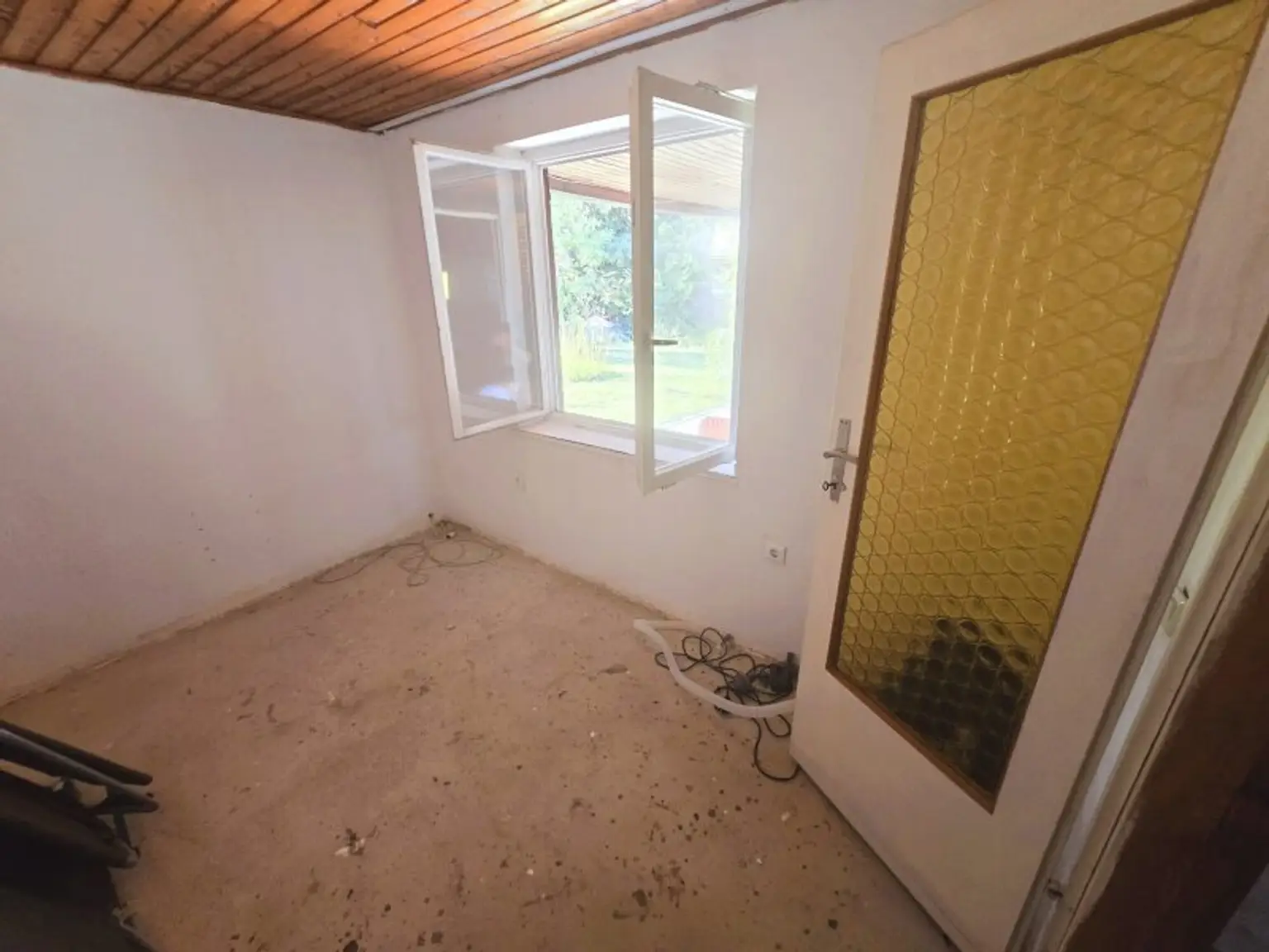 + SOMMERAKTION - EINMALIGE CHANCE + Ferienhaus am Neufelder See - Möglich auch als Zweitwohnsitz - paar Minuten vom Badesee entfernt - Privatstraße um nur € 44.900,-