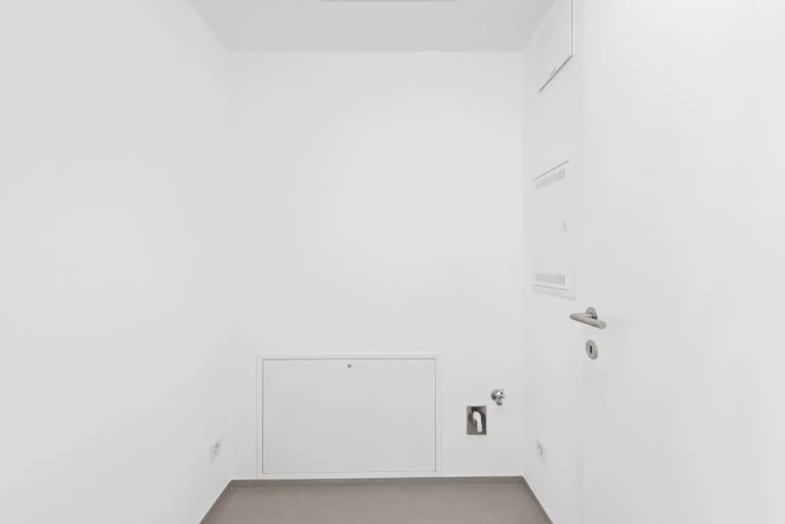 EXKLUSIVE GARTENWOHNUNG IN HIETZING MIT SALZWASSER-POOL UND SAUNA