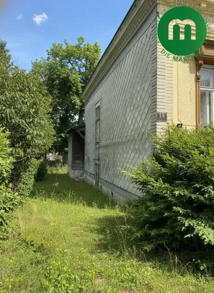 Altbauvilla aus der Jahrhundertwende mit großzügiger Liegenschaft