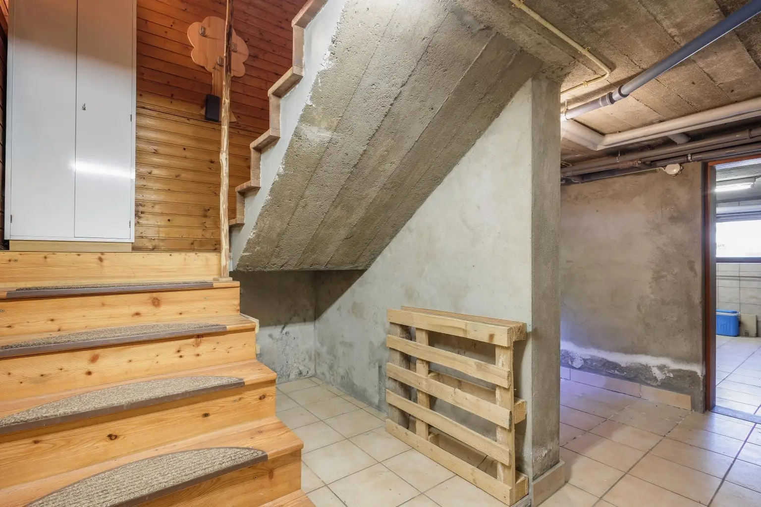 Keller Lager, Vorraum