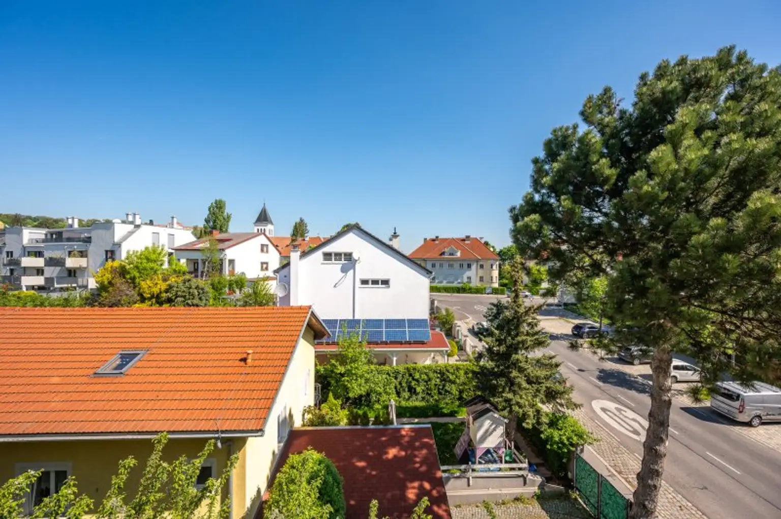 Panoramaliebling: Luxuriöse DG-Wohnung mit Dachterrasse und Fernblick