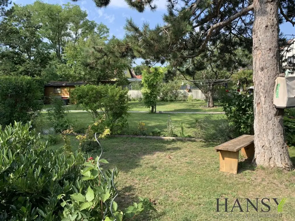 Großzügiges, bezugsfertiges Traumhaus mit Baugrund, Doppelgarage und Gartenidylle