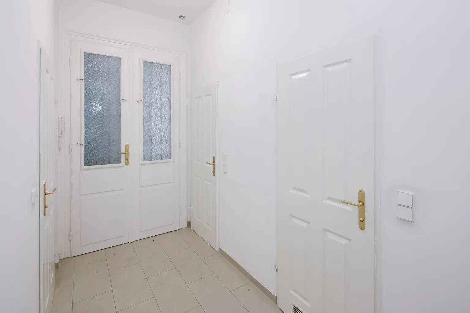 Sehr gepflegte 2 Zimmer Altbauwohnung in sehr guter zenraler Lage von Döbling!