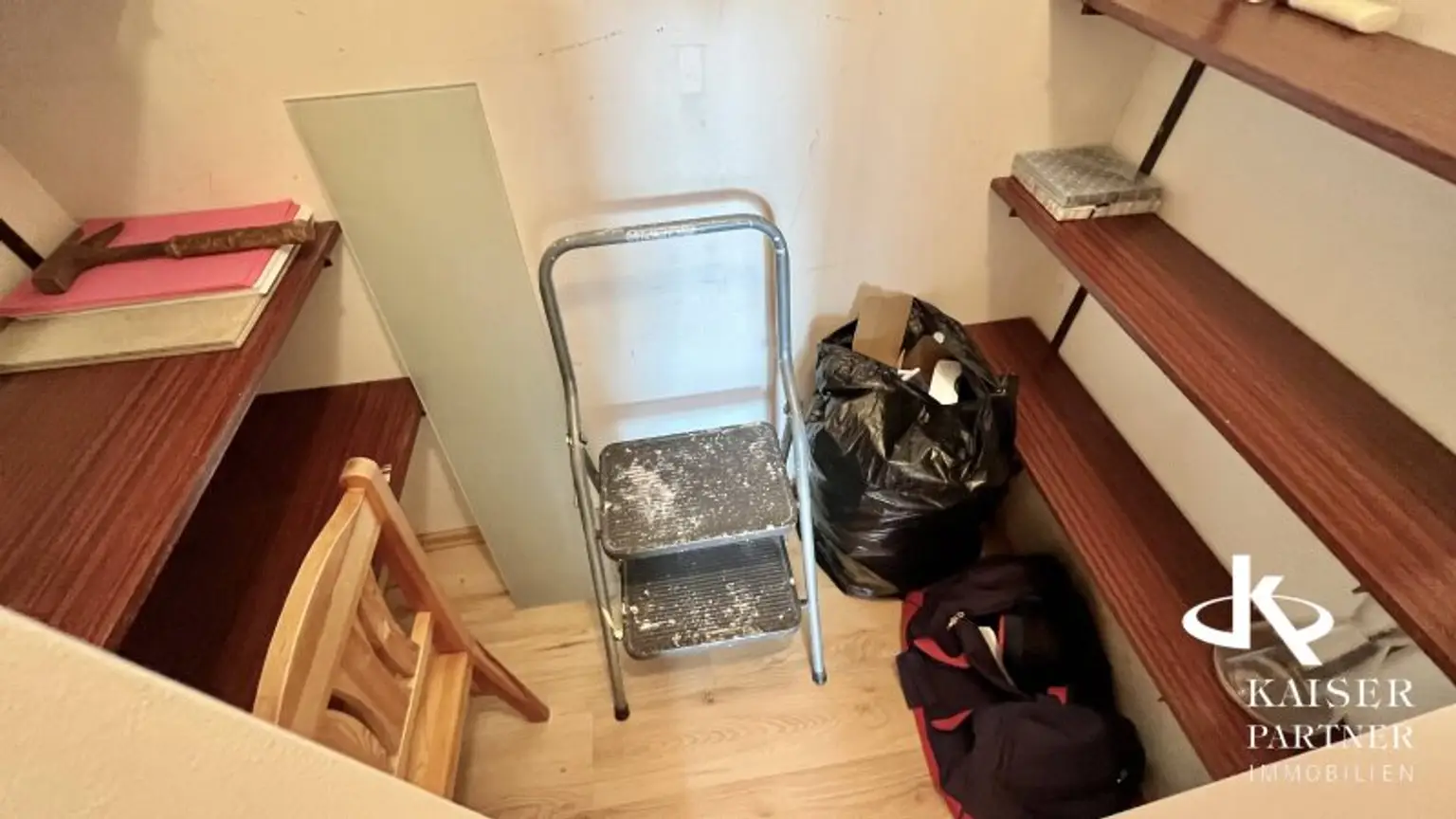 HELLE 3-ZIMMERWOHNUNG MIT LOGGIA IN GRÜNOASE!