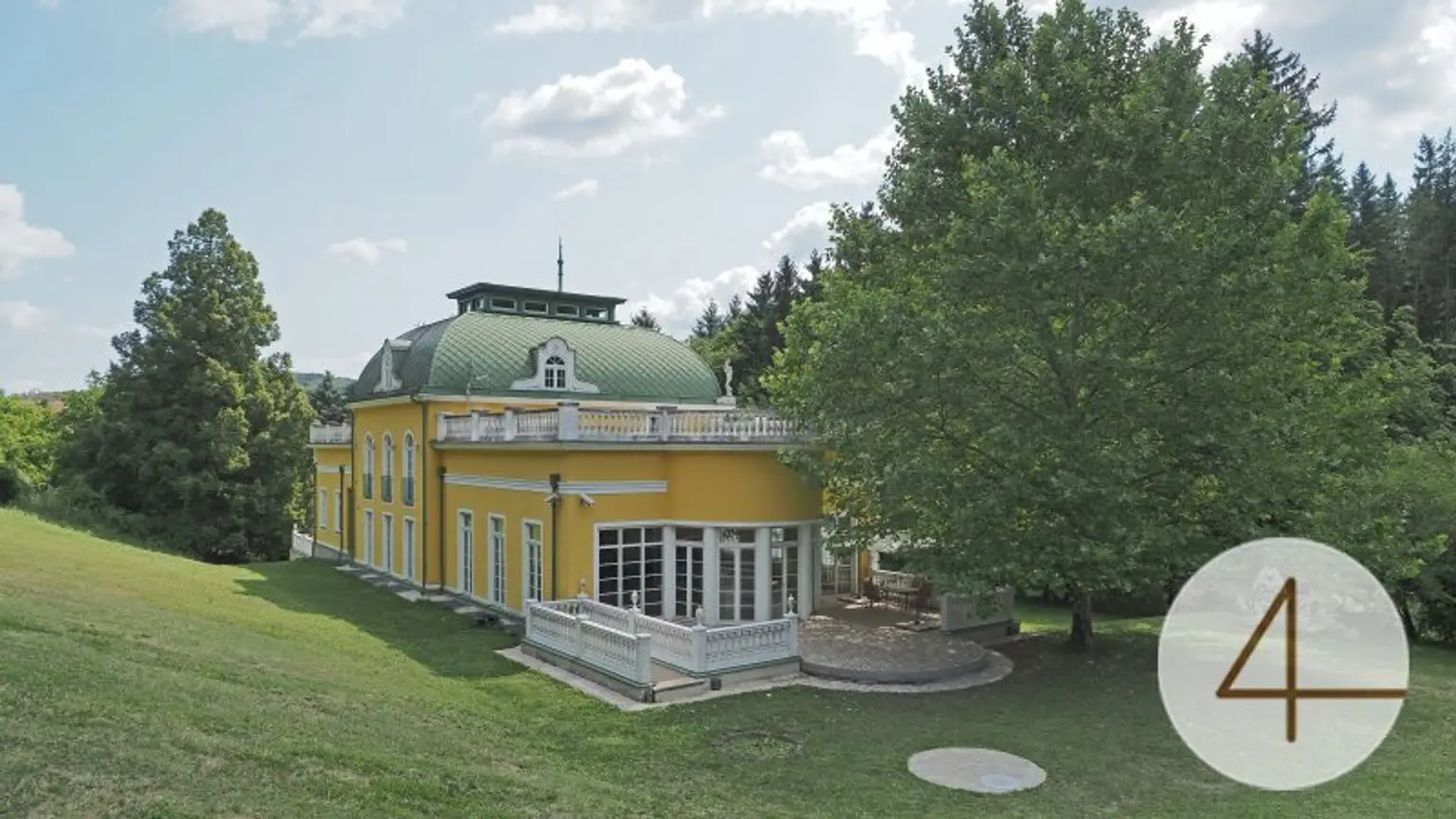 Starkes Statement 857m2 Nutzfläche – Architektenhaus mit Garage Büro Terrassen bei Krems