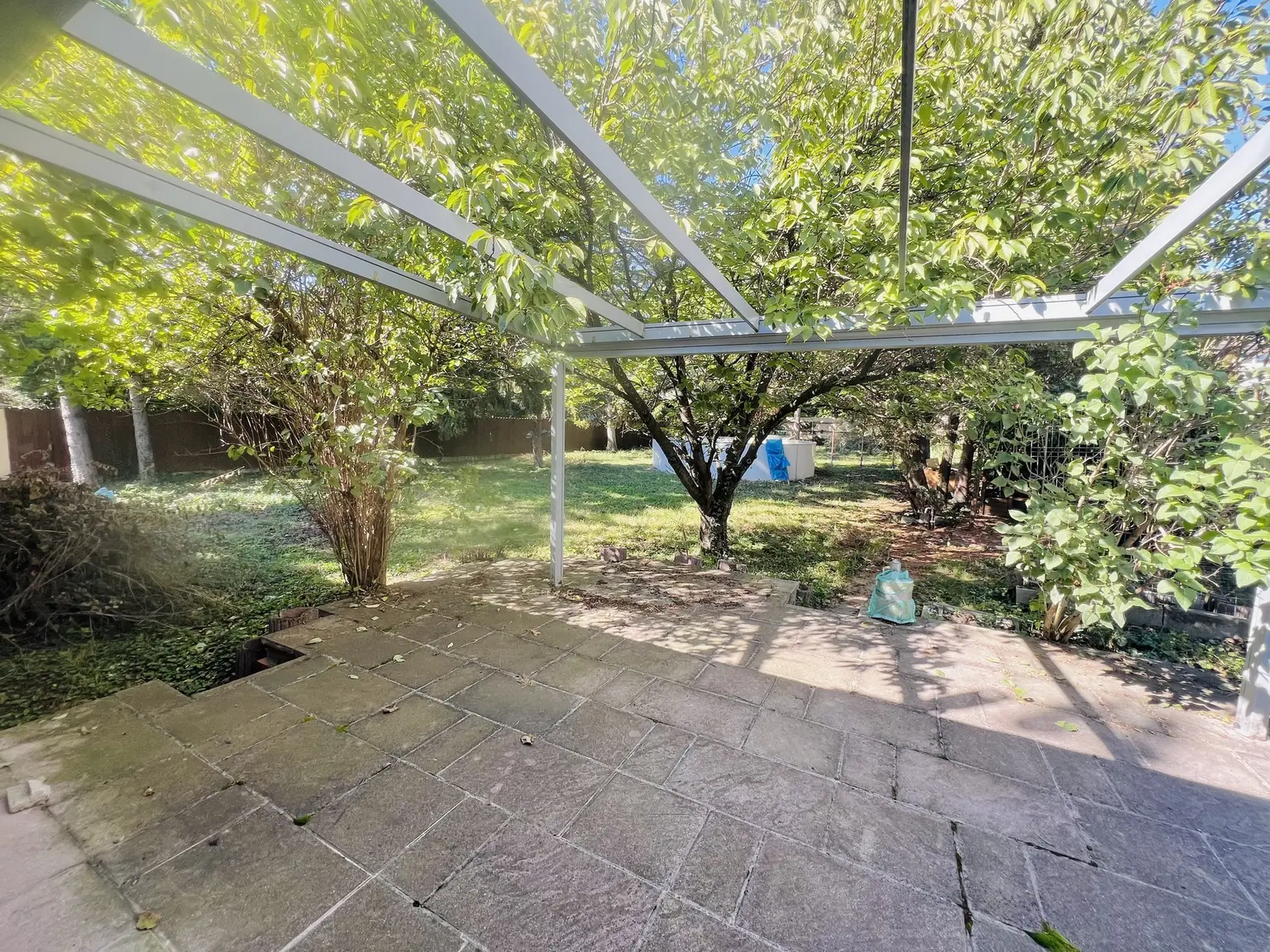 Mehrfamilienhaus mit Garten