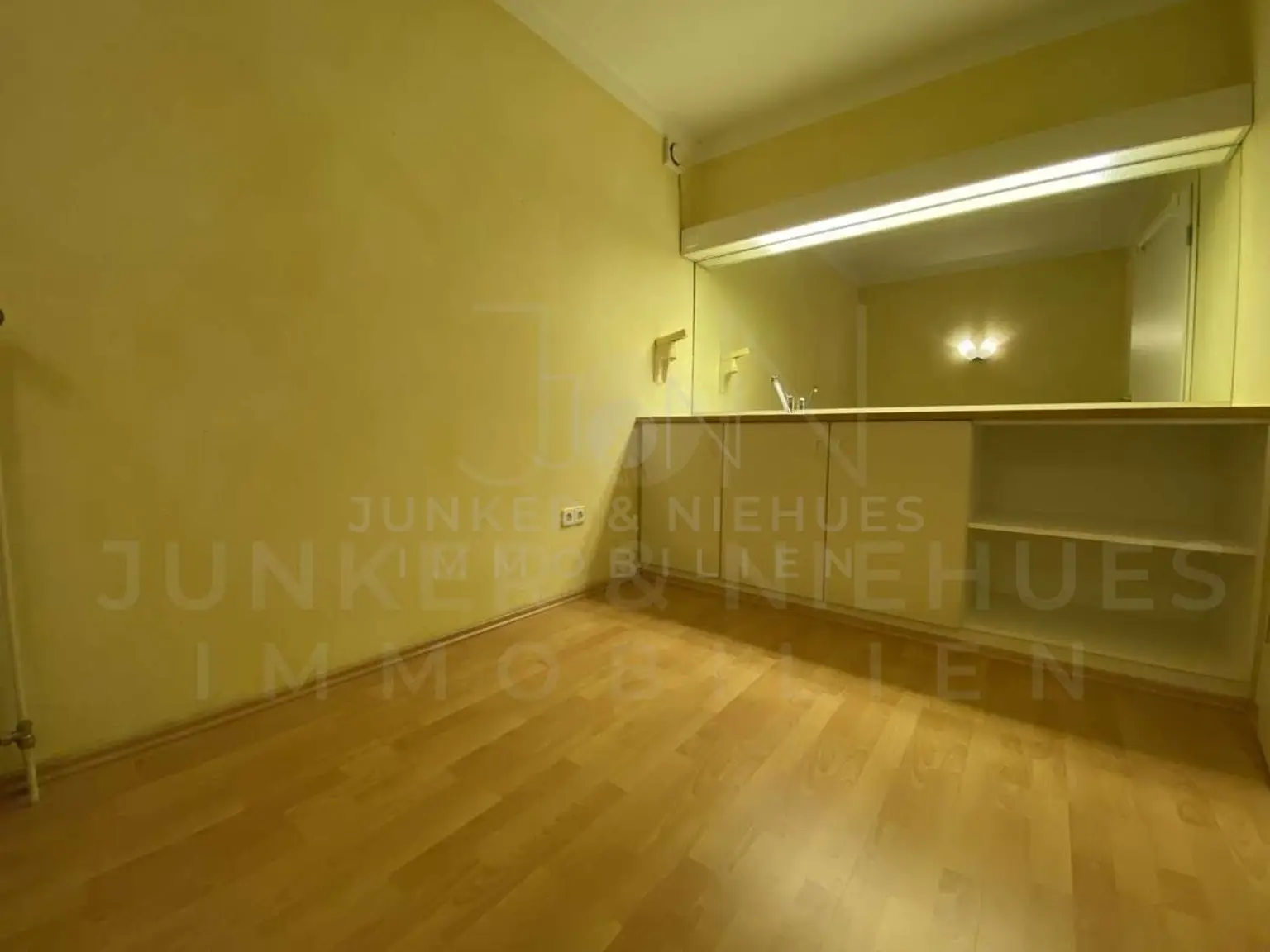 Behandlungszimmer mit Waschbecken