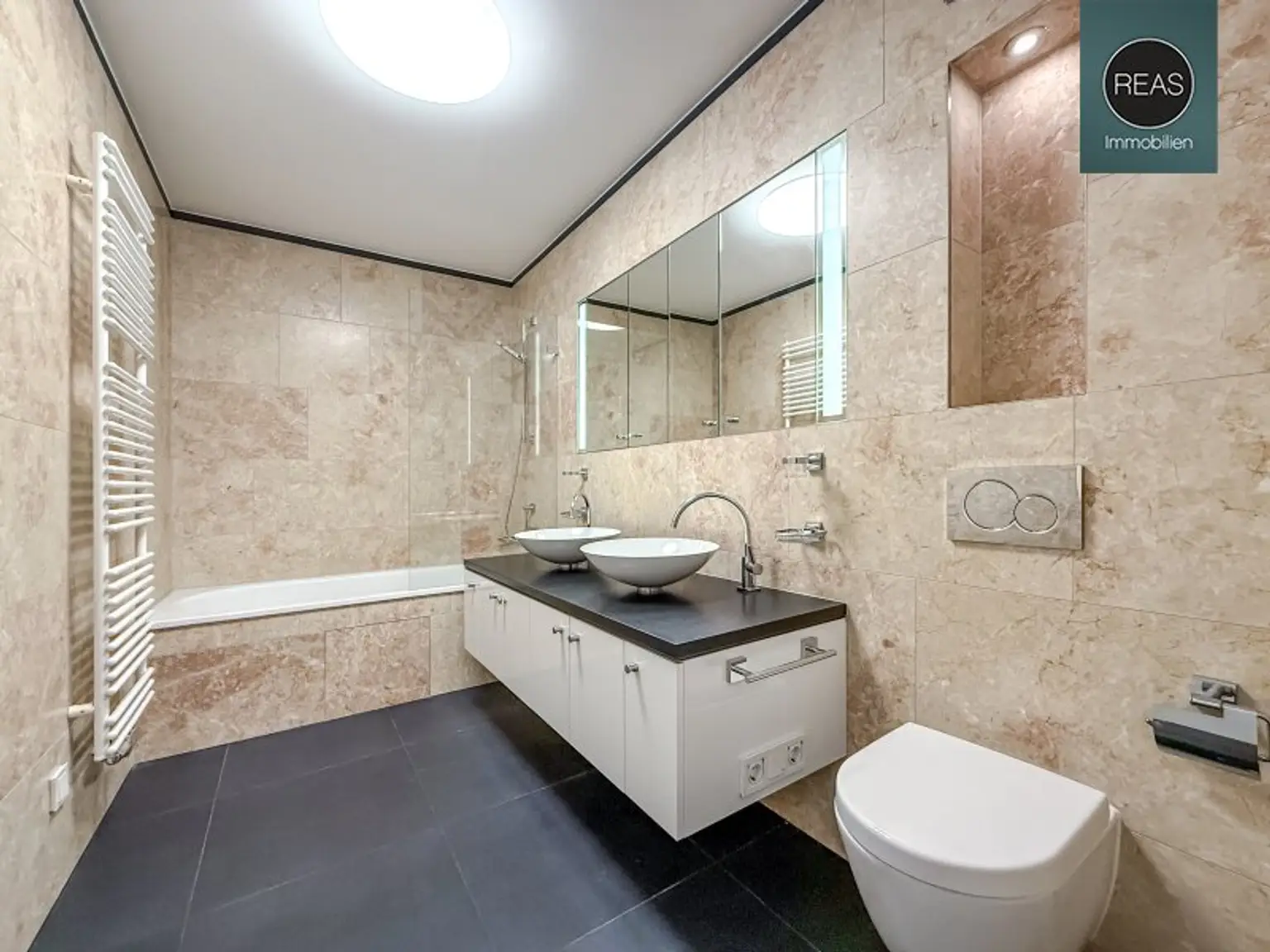 Provisionsfrei: Exklusives Maisonette - Apartment mit Loggia und Terrasse beim Beethoven Museum und Pfarrplatz! Garagen verfügbar!