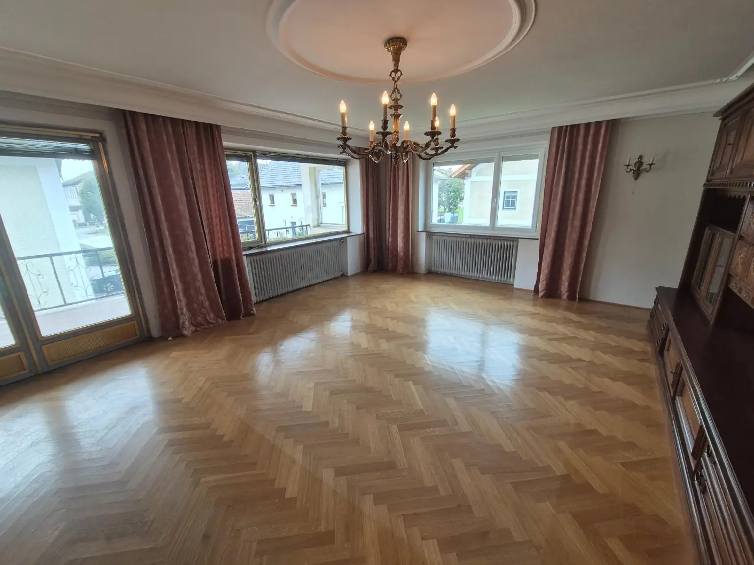 Mehrfamilienhaus mit Geschäftslokal
