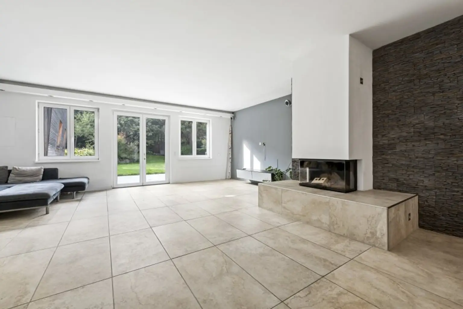 Exklusive Villa mit Nebengebäude in Gießhübl – Wohnen, Arbeiten & Wellness in Premiumlage