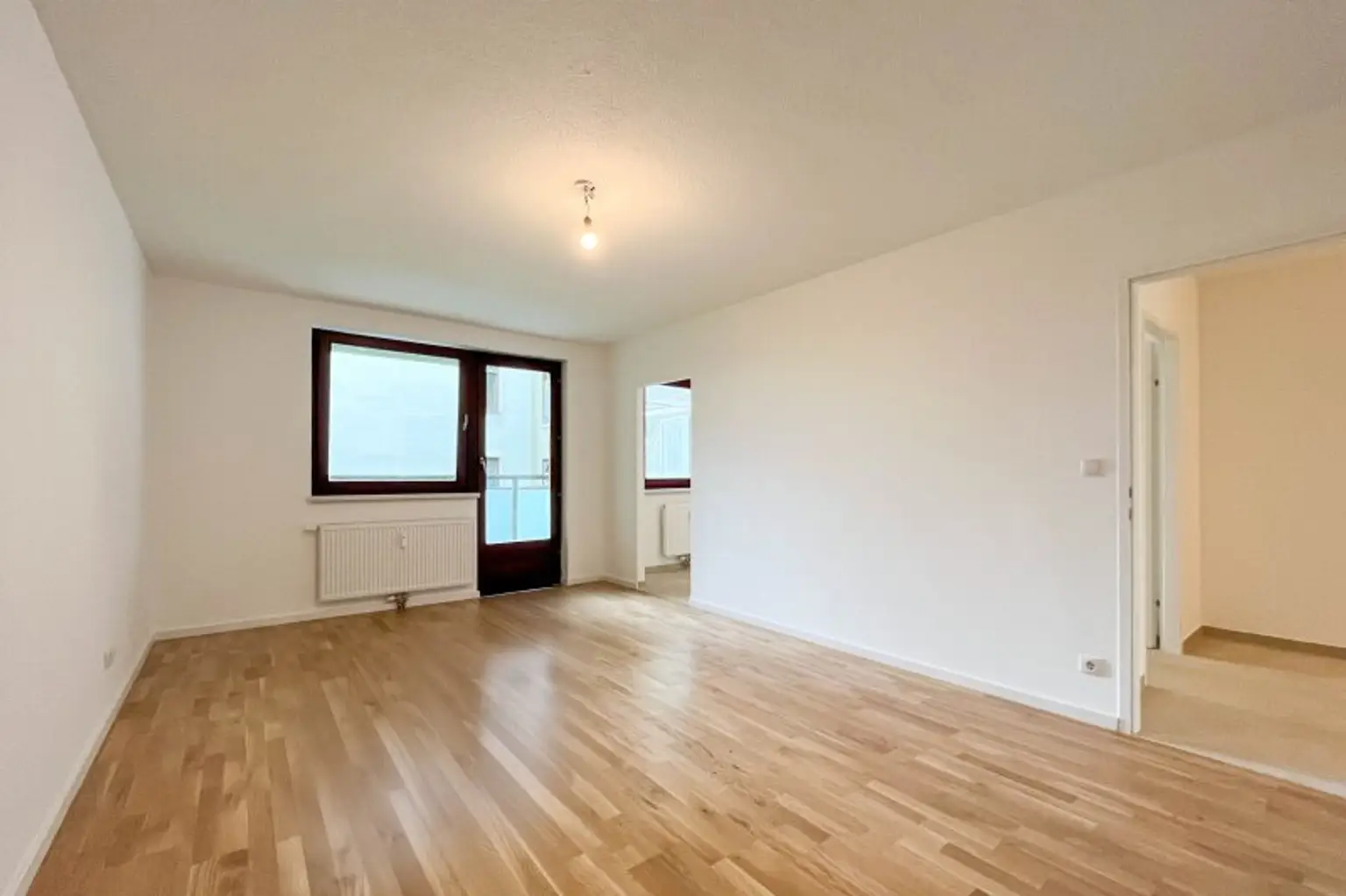 3-Zimmer-Wohnung mit Loggia in ruhiger Hoflage – saniert & sofort bezugsbereit
