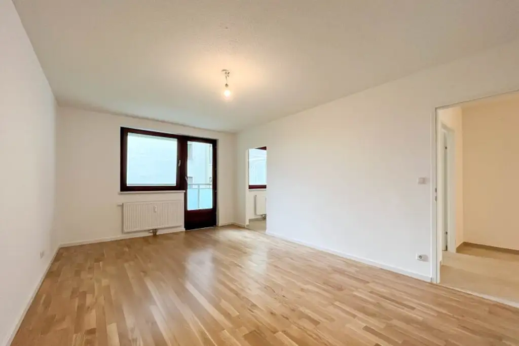 3-Zimmer-Wohnung mit Loggia in ruhiger Hoflage – saniert & sofort bezugsbereit
