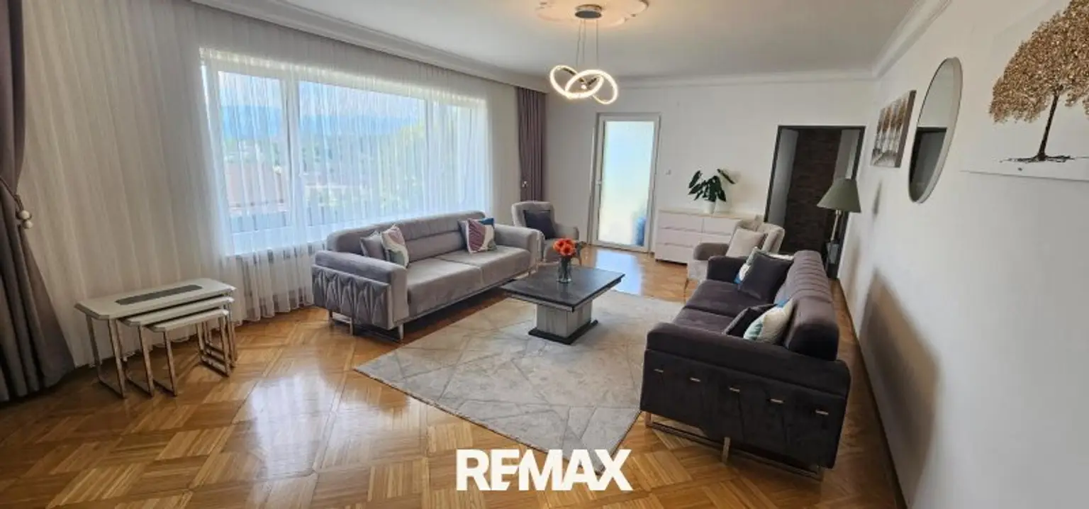 Wohnzimmer 1. Ansicht  39,2m²