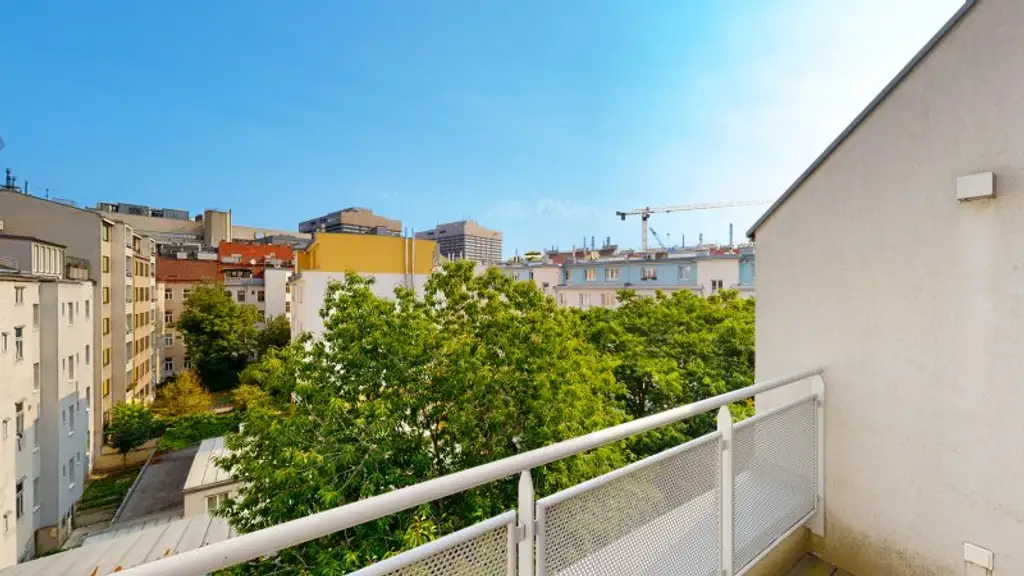 Klimatisierte Dachgeschoss Terrassenwohnung | 2 WCs | Top-Lage am Zimmermannplatz