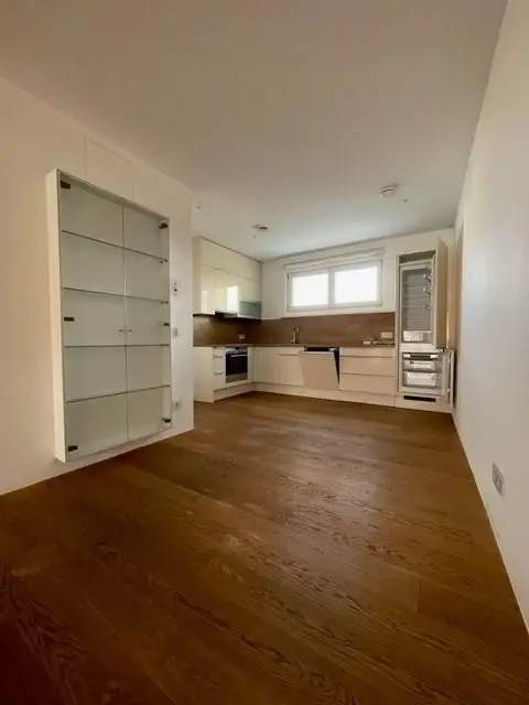 Traumhaftes 2,5-Zimmer-Penthouse mit großer Terrasse - verfügbar ab November 2025