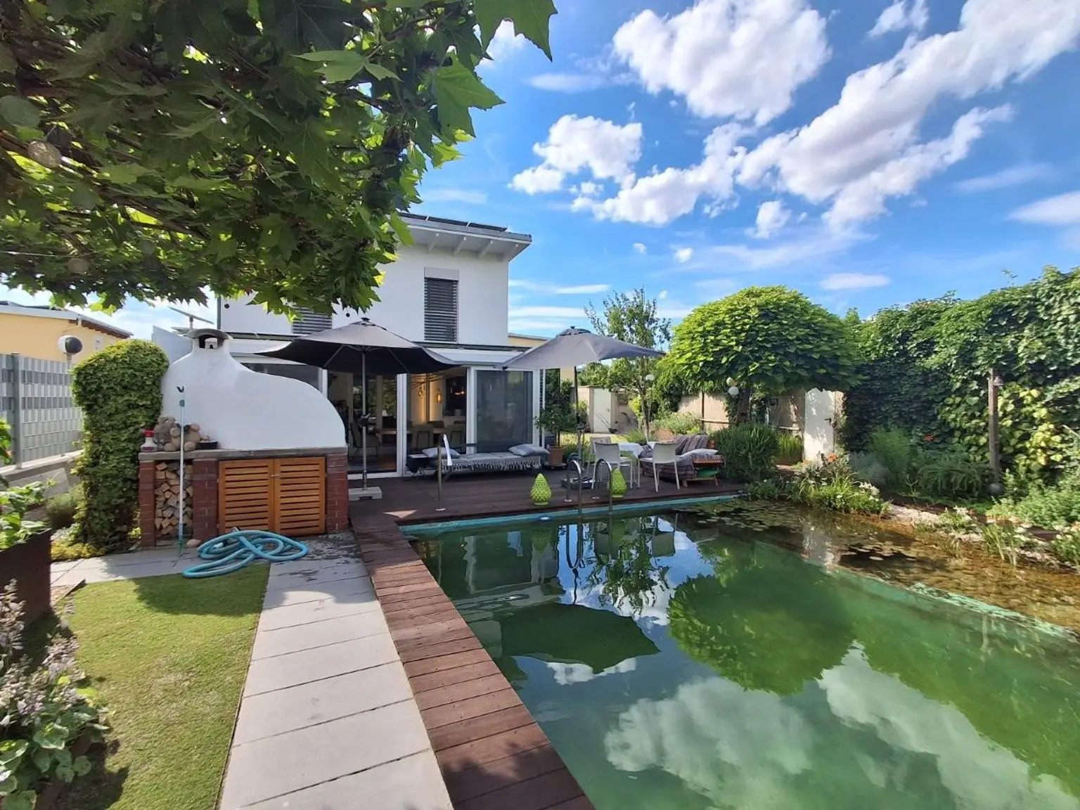32 Pool mit Haus 1220