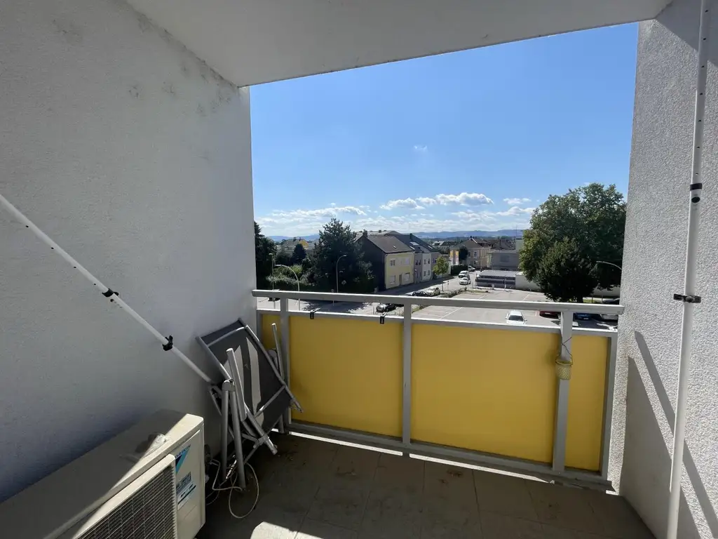 Zentrale 4-Zimmer-Wohnung mit Klimaanlage, Loggia & Ötscherblick