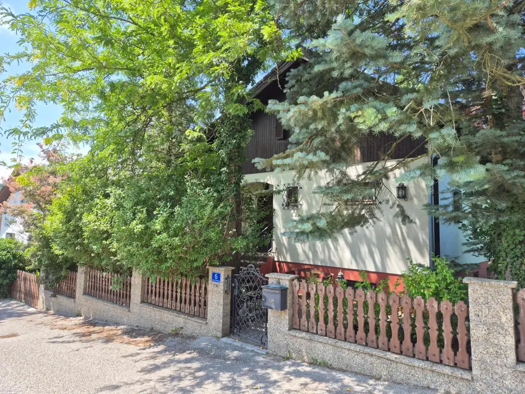 ROMANTISCHES EINFAMILIENHAUS IN BESTER LAGE