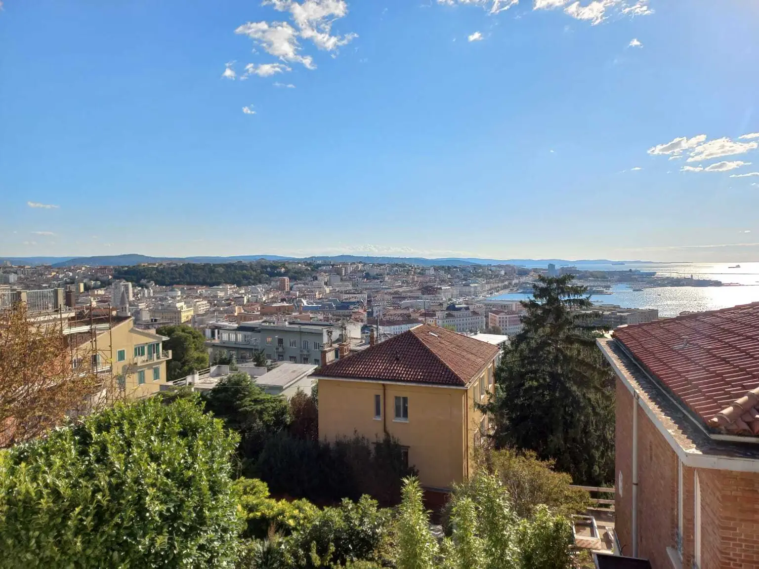 Charmantes Einfamilienhaus mit Meerblick, Terrasse und Garten | Ihr Rückzugsort in Triest