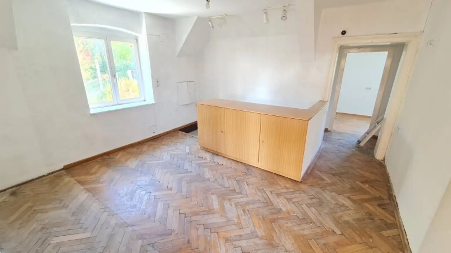 DORNBACH: Repräsentative Villa in Aussichtslage
