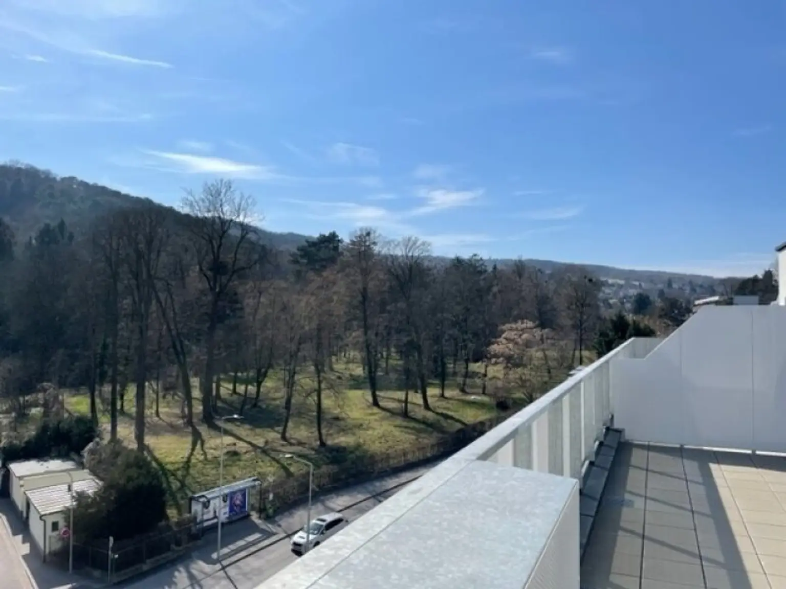 2-Zimmer-Dachterrassenwohnung Erstbezug inkl hochwertiger Küche, Außenfläche und Kellerabteil mit Blick ins Grüne - KLOSTERNEUBURG/ K126 T53