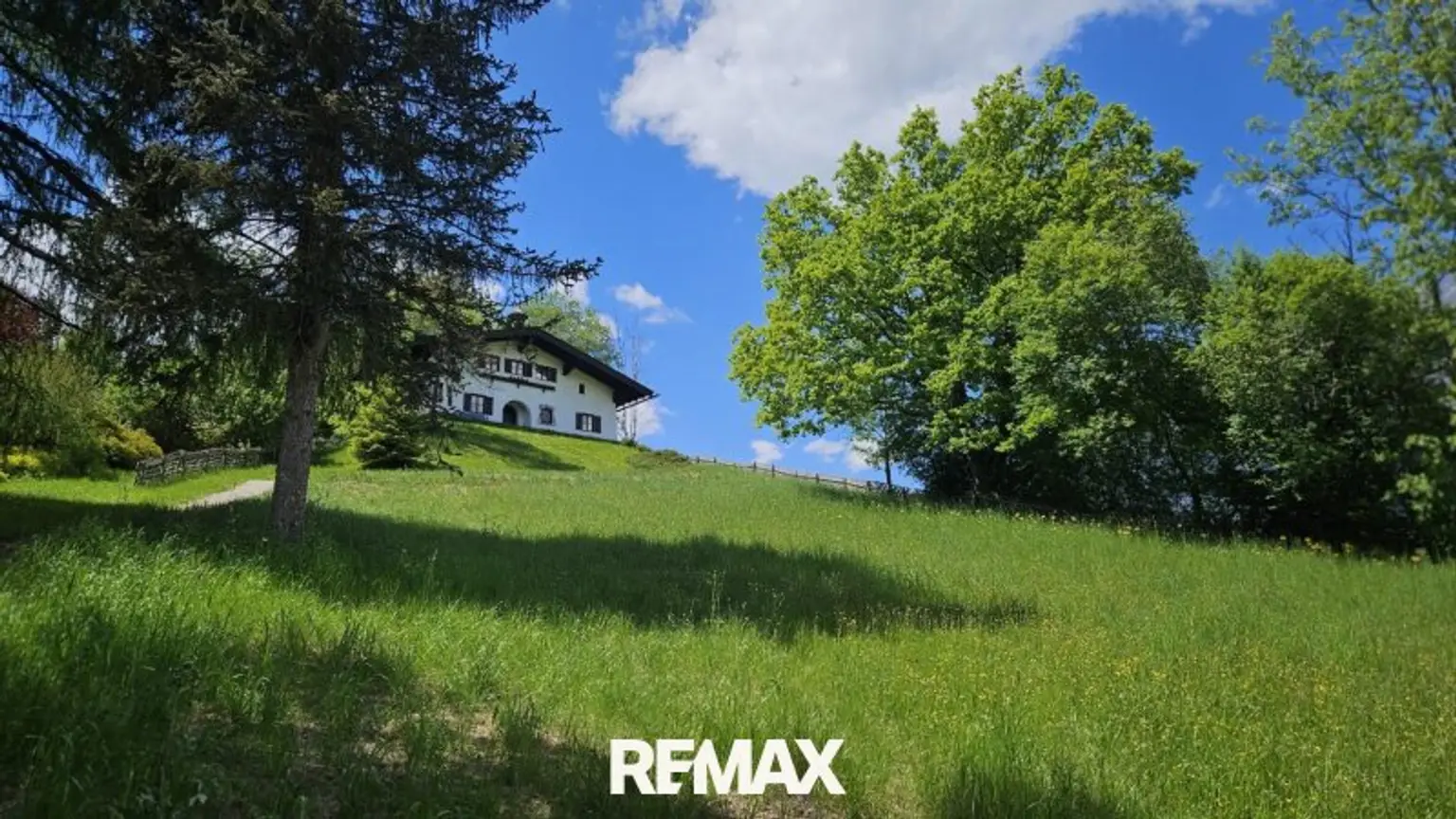 Südansicht mit Grundstück