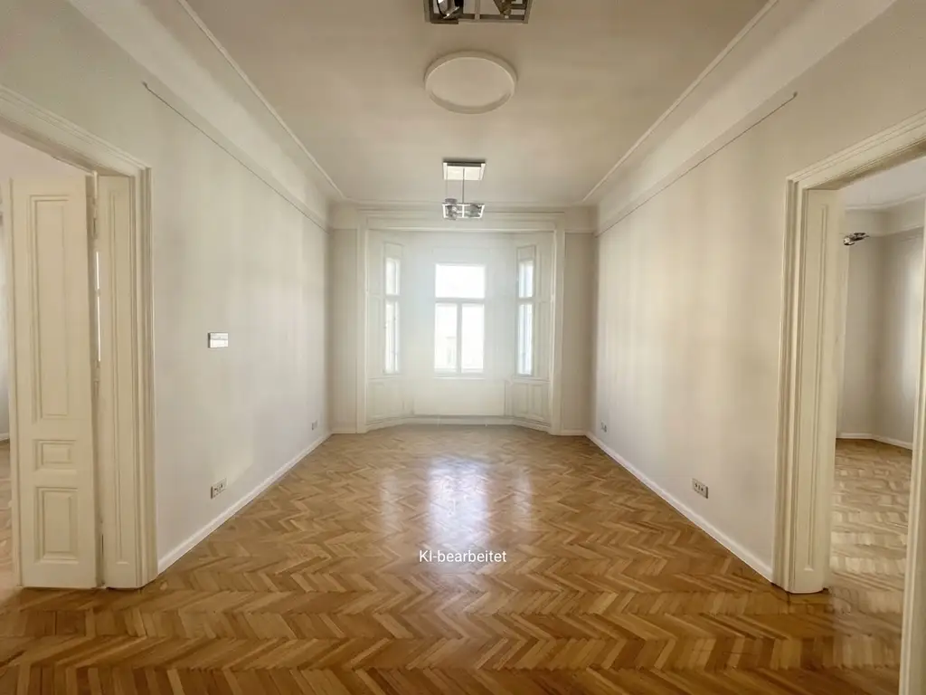 Altbautraum mit Balkon