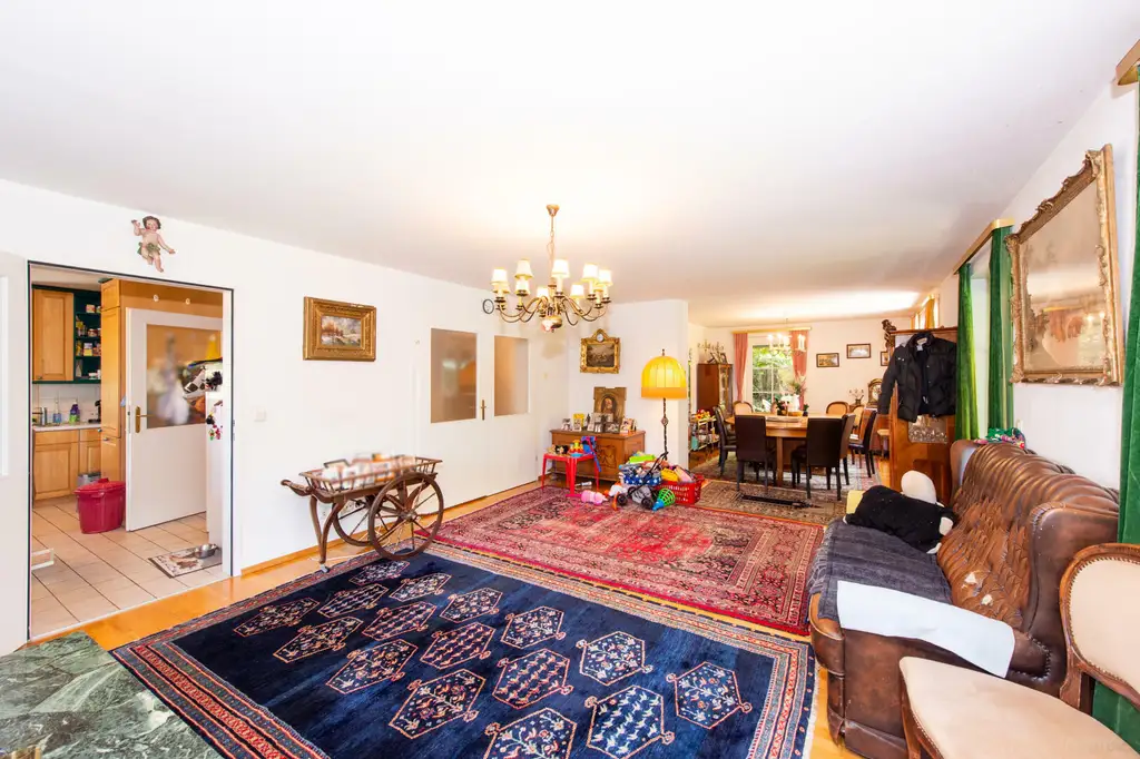 Exklusive Villa in bester Lage von Graz - privat, naturnah, perfekte Balance aus Komfort und Lebensqualität.