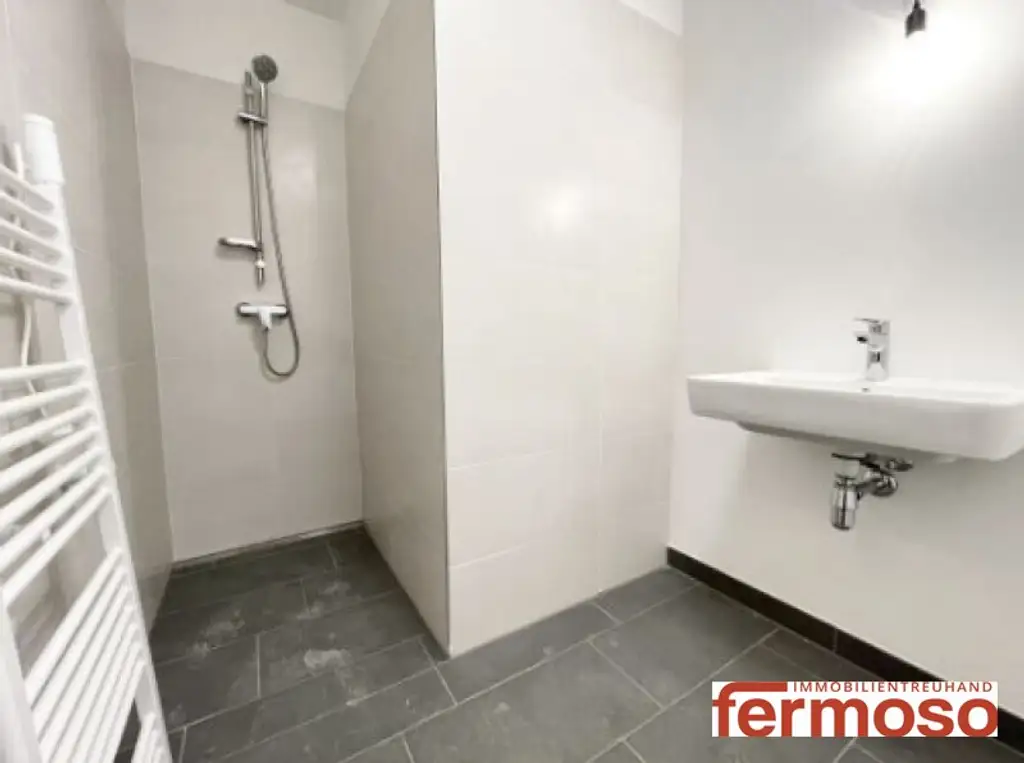 Helle Neubauwohnung 3 Zimmer Wohnung mit 2 Balkonen