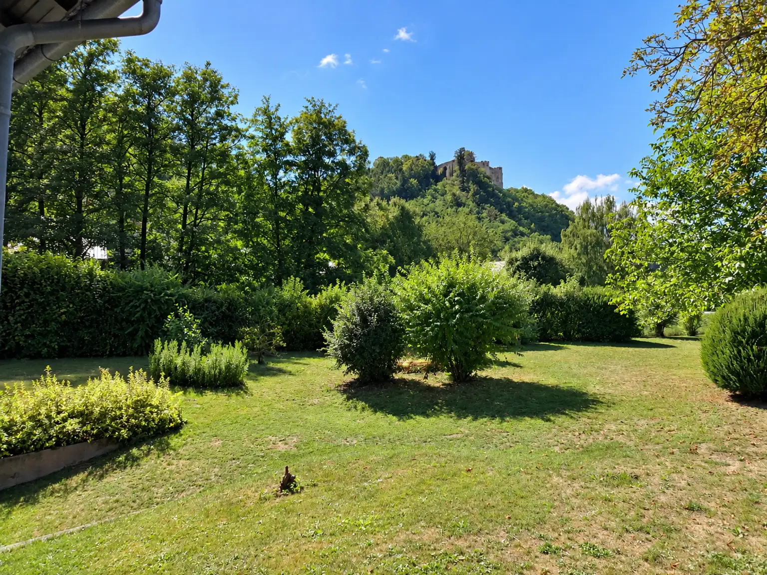 inklusive Blick zur Burg Kirchschlag